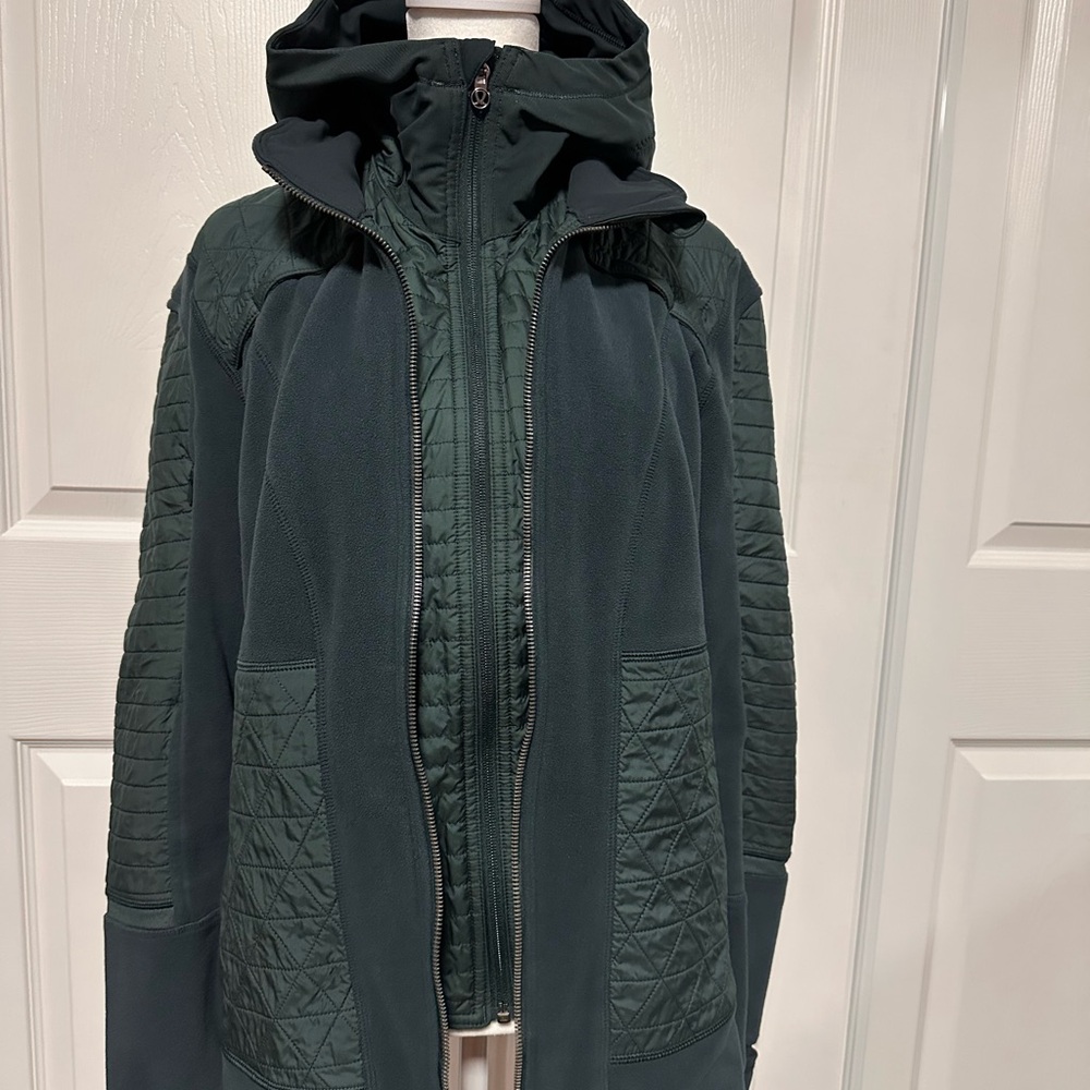 Lululemon Fleecy Keen II Jacket in Fuel Green color, Silver Zippers , size 12 - Picture 3 of 13